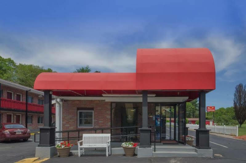 Econo Lodge Sharon Exterior photo